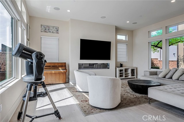 Detail Gallery Image 20 of 71 For 20532 W Birmingham Way, Porter Ranch,  CA 91326 - 4 Beds | 4/1 Baths