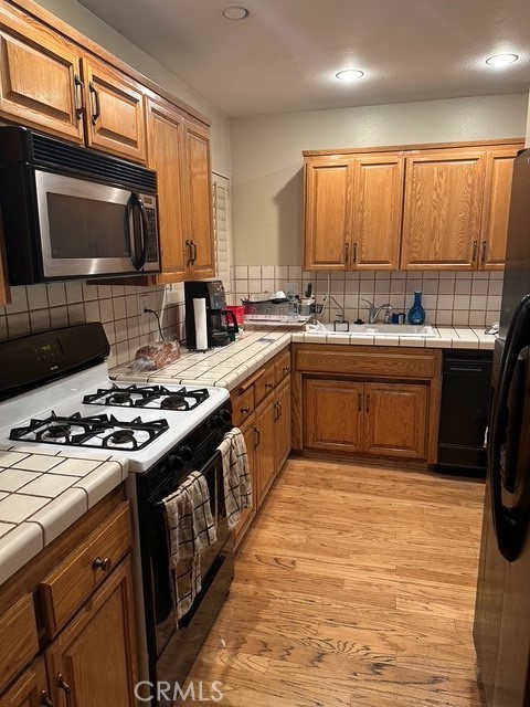 Detail Gallery Image 9 of 31 For 4807 Beck Ave #4,  Valley Village,  CA 91601 - 2 Beds | 2 Baths