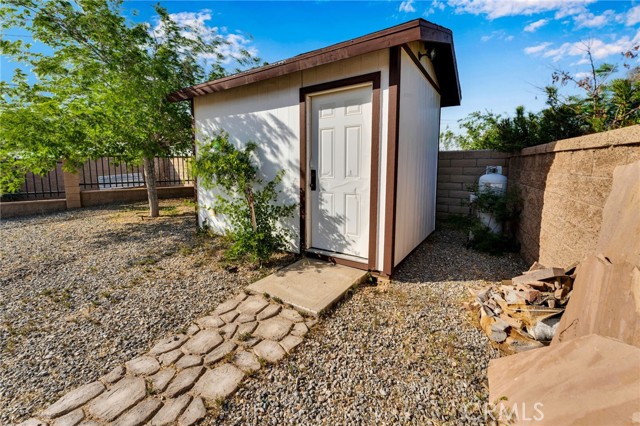 18343 Cocopah Court, Apple Valley CA: https://media.crmls.org/medias/9e698ced-aad6-4938-957a-d5711366358e.jpg