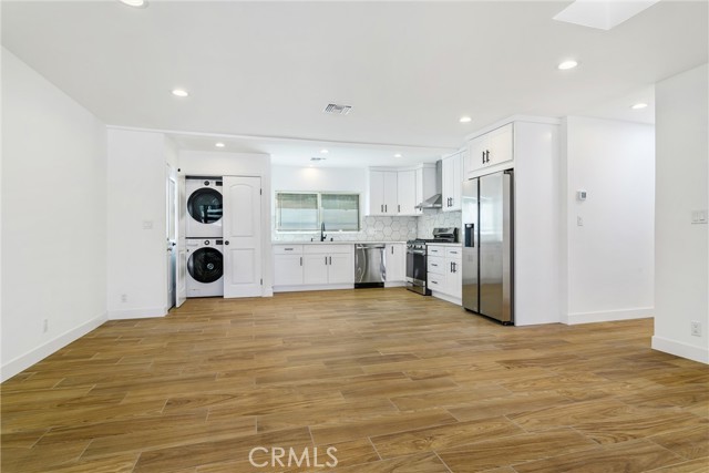 Detail Gallery Image 2 of 14 For 5706 Burnet Ave, Sherman Oaks,  CA 91411 - 3 Beds | 2 Baths