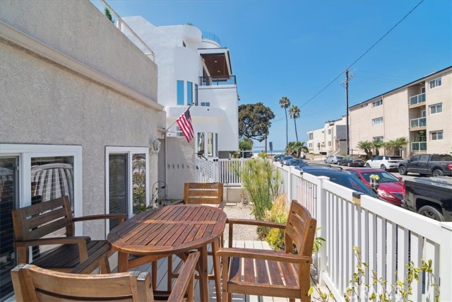 40 15th Street, Hermosa Beach CA: https://media.crmls.org/medias/9e6a3584-5b1d-46c7-8c77-13e658c64fae.jpg
