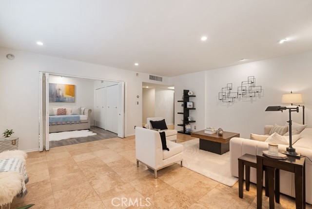 419 N Oakhurst Drive, Beverly Hills CA: https://media.crmls.org/medias/9e6aa003-e0fc-4db2-a498-7d57f423ec1b.jpg