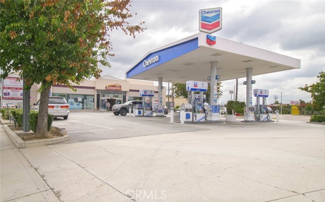 250 Atlantic Boulevard, East Los Angeles CA: https://media.crmls.org/medias/9e6aef4f-6f57-4cc8-8c48-1ffec7afe3a1.jpg
