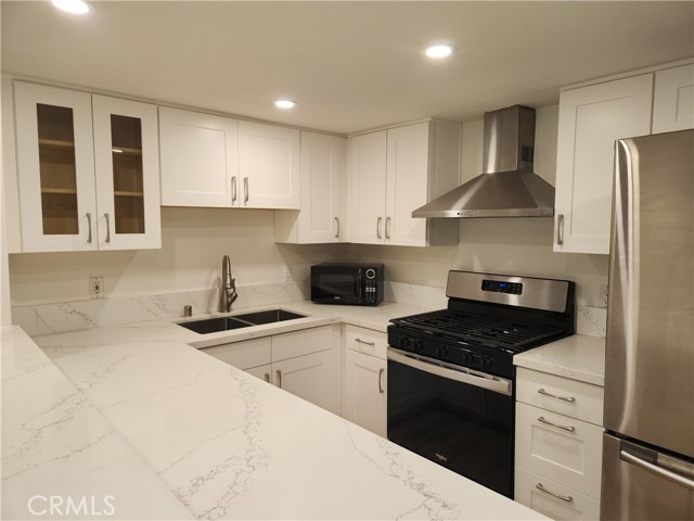 Detail Gallery Image 8 of 19 For 413 Hawthorne #102,  Glendale,  CA 91204 - 2 Beds | 2 Baths