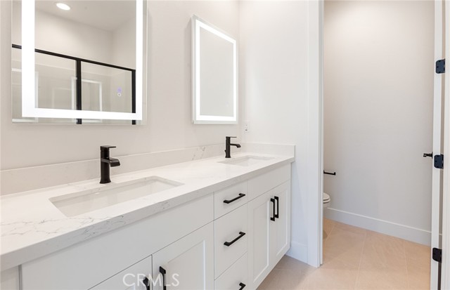 150 Bridle Drive, Burbank CA: https://media.crmls.org/medias/9e6e902a-0952-42c8-b557-3bbcaaa0fe39.jpg