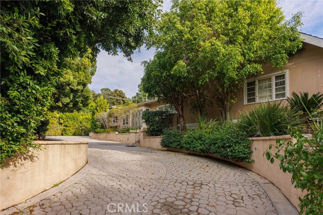 Detail Gallery Image 17 of 38 For 2072 Coldwater Canyon, Beverly Hills,  CA 90210 - 4 Beds | 4/1 Baths