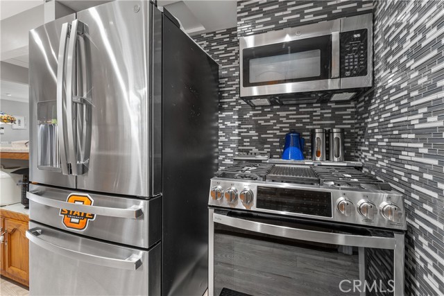 10739 Helendale photo 13