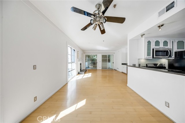 Detail Gallery Image 12 of 34 For 1401 S Bentley Ave #203,  Los Angeles,  CA 90025 - 2 Beds | 3 Baths