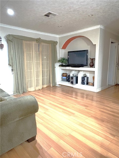 Detail Gallery Image 4 of 16 For 21111 Dolores St, Carson,  CA 90745 - 2 Beds | 2 Baths