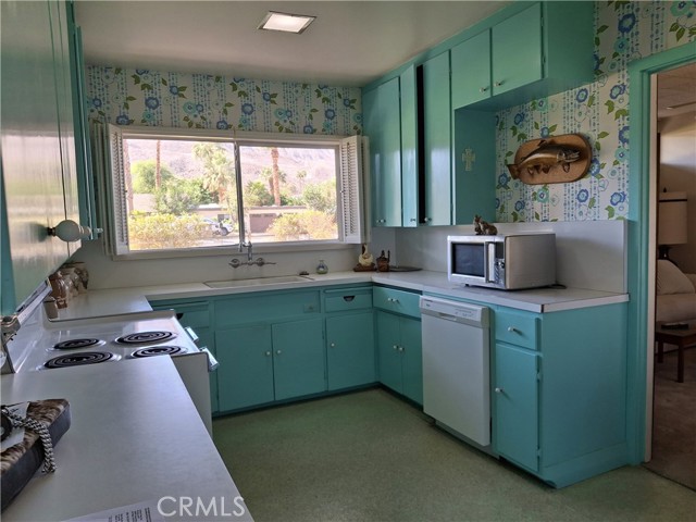 Detail Gallery Image 4 of 11 For 72424 Desert Dr, Rancho Mirage,  CA 92270 - 2 Beds | 2/1 Baths