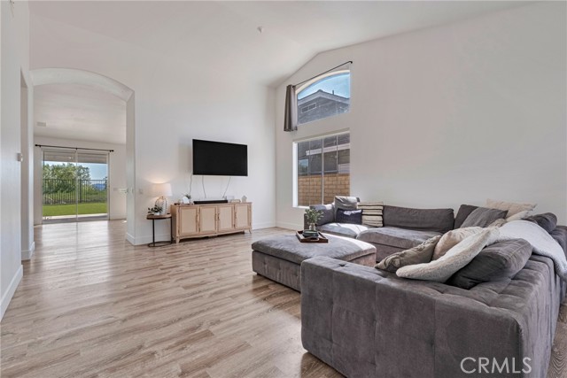 Detail Gallery Image 4 of 33 For 14310 Platt Ct, Canyon Country,  CA 91387 - 3 Beds | 2 Baths