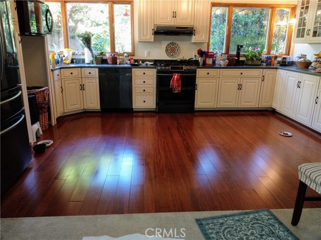 Detail Gallery Image 9 of 25 For 945 Park Ave, Laguna Beach,  CA 92651 - 2 Beds | 2 Baths