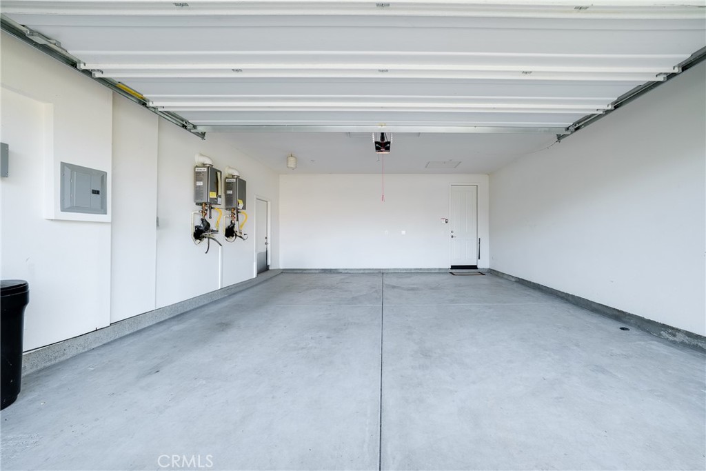 https://media.crmls.org/medias/9e741cf4-3f16-4660-a356-4170853ff953.jpg?preset=X-Large