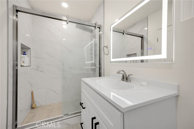 506 W Victor Avenue, Anaheim CA: https://media.crmls.org/medias/9e749b37-d6df-496a-9a5d-0d18ad3d8aab.jpg