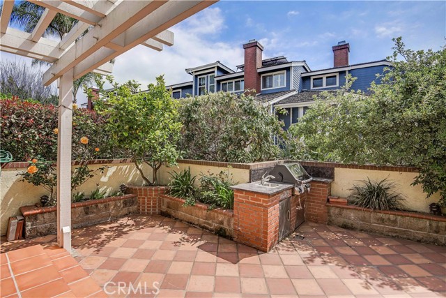 Detail Gallery Image 24 of 28 For 16 Monterey Ct, Manhattan Beach,  CA 90266 - 3 Beds | 3 Baths