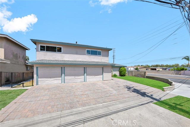 1981 Mitchell Avenue, Tustin CA: https://media.crmls.org/medias/9e74d0a2-18c7-41c7-9447-dc5fe3325b7d.jpg
