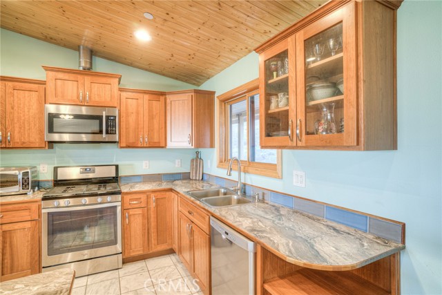 Detail Gallery Image 18 of 69 For 22435 Old Hwy 99, Weed,  CA 96094 - 3 Beds | 2 Baths