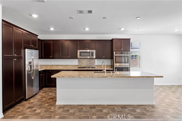 4132 S Canal Way, Ontario CA: https://media.crmls.org/medias/9e75cc97-b8a9-4327-9b7b-e32f4d703825.jpg