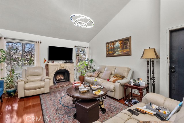 Detail Gallery Image 1 of 1 For 21000 Bryant St #10,  Canoga Park,  CA 91304 - 2 Beds | 2 Baths