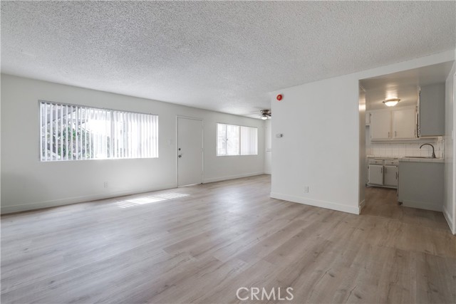 Detail Gallery Image 10 of 21 For 3440 Elm Ave #5,  Long Beach,  CA 90807 - 28 Beds | 14 Baths
