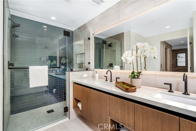 Detail Gallery Image 14 of 38 For 1333 S Orange Grove Ave #401,  Los Angeles,  CA 90019 - 3 Beds | 2/1 Baths