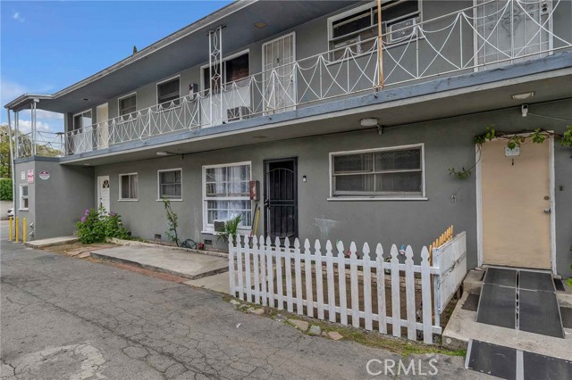 6862 Hazeltine Avenue, Van Nuys CA: https://media.crmls.org/medias/9e7a8608-30d7-4ca0-99c8-c6111403b525.jpg
