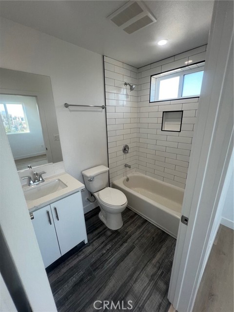 1128 Ardmore, Los Angeles CA: https://media.crmls.org/medias/9e7ac2f0-b2e7-4020-b1da-73b0fb06ce17.jpg