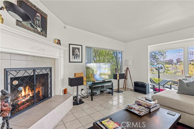 Detail Gallery Image 19 of 28 For 3155 Coldwater Canyon Ave, Studio City,  CA 91604 - 2 Beds | 2 Baths