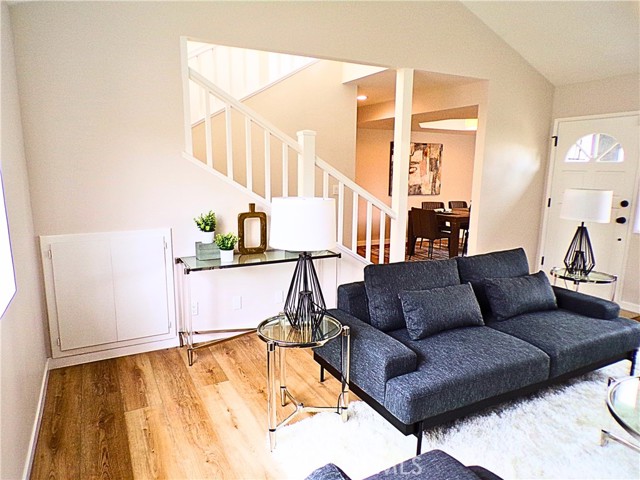 Detail Gallery Image 5 of 34 For 1524 251st St #B,  Harbor City,  CA 90710 - 4 Beds | 3/1 Baths