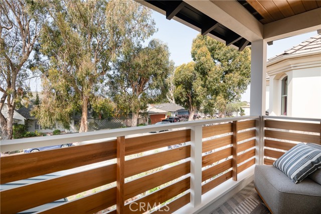 Detail Gallery Image 38 of 65 For 2104 Laurel Ave, Manhattan Beach,  CA 90266 - 5 Beds | 5/1 Baths
