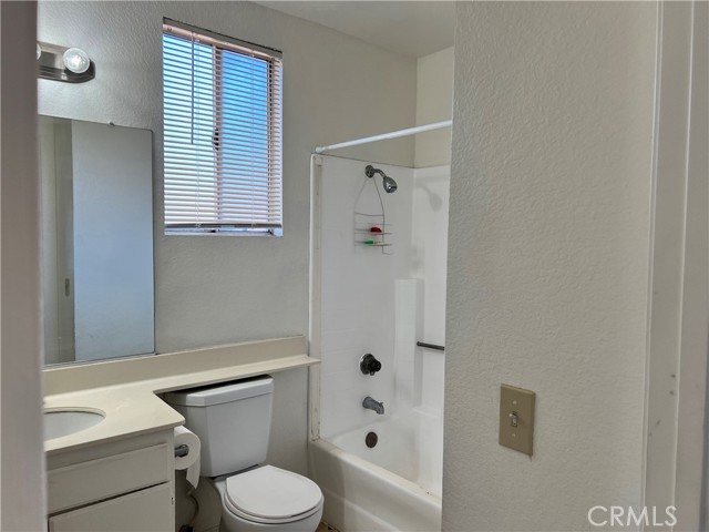 Detail Gallery Image 13 of 27 For 14629 Mountain High Dr, Fontana,  CA 92337 - 4 Beds | 2/1 Baths