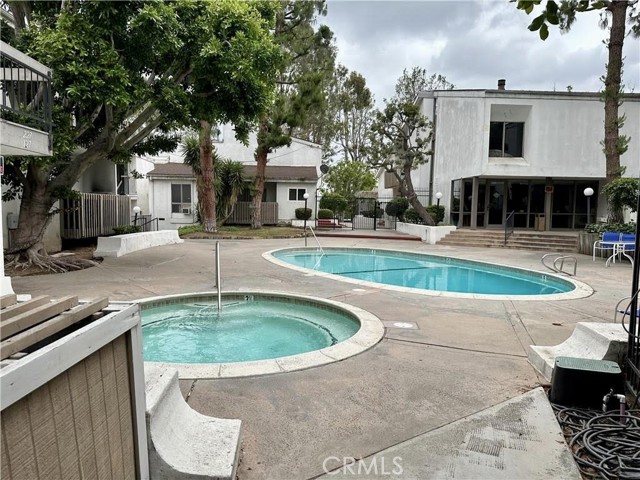 Detail Gallery Image 3 of 5 For 1661 Neil Armstrong St #129,  Montebello,  CA 90640 - 2 Beds | 2/1 Baths