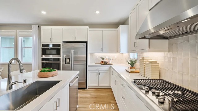 Detail Gallery Image 2 of 24 For 27537 Grand Fir Way, Valencia,  CA 91381 - 2 Beds | 2/1 Baths