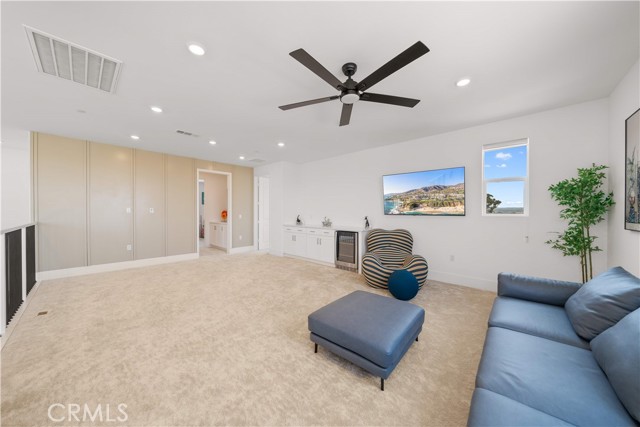 270 Sora, Irvine CA: https://media.crmls.org/medias/9e7db596-09be-4451-b8dd-471940781138.jpg