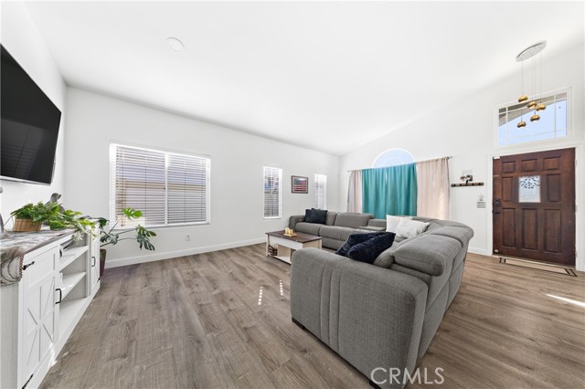 2664 W White Pine, San Bernardino CA: https://media.crmls.org/medias/9e7e9ad2-7260-449c-99b2-497cb0b7ea29.jpg
