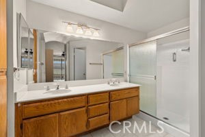 https://media.crmls.org/medias/9e7ed938-635b-45d6-b080-3644601e05dc.jpg?preset=X-Large