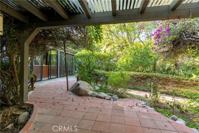 Detail Gallery Image 3 of 37 For 5653 Shirley Ave, Tarzana,  CA 91356 - 3 Beds | 2 Baths