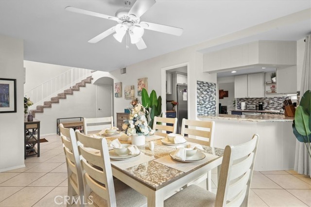 Detail Gallery Image 17 of 70 For 15717 Rosehaven Ln, Canyon Country,  CA 91387 - 3 Beds | 2/1 Baths