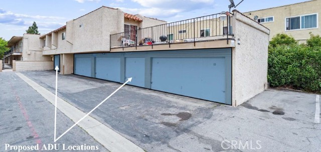 935 W Bishop Street, Santa Ana CA: https://media.crmls.org/medias/9e7fdfac-4260-4ed7-b4de-a4125fe446e6.jpg