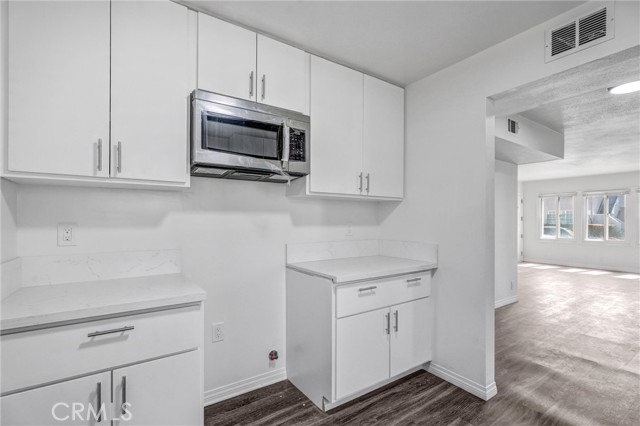 Detail Gallery Image 5 of 16 For 10523 Haas Ave, Los Angeles,  CA 90047 - 2 Beds | 1 Baths