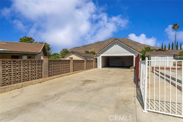 12887 Mount Vernon Avenue, Grand Terrace CA: https://media.crmls.org/medias/9e80df0b-b3d6-4efc-963f-3659a13d2131.jpg