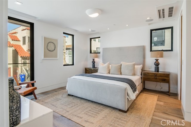 200 40th Street, Manhattan Beach, California 90266, 4 Bedrooms Bedrooms, ,4 BathroomsBathrooms,Residential,Sold,40th,SB22010624
