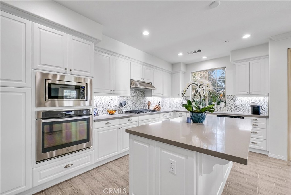 9e820978 5f6d 4b72 9c00 E1c075f74226