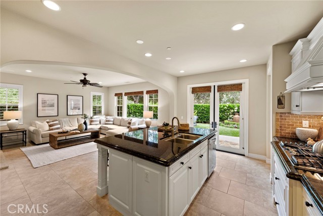 21 Corte Lomas Verdes, San Clemente CA: https://media.crmls.org/medias/9e82d085-599c-48b9-a07e-cb0b5adbc910.jpg