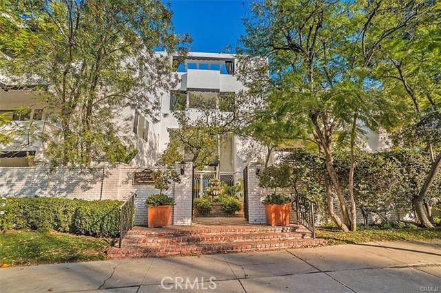 Detail Gallery Image 1 of 16 For 4950 Louise Ave #103,  Encino,  CA 91316 - 2 Beds | 2 Baths