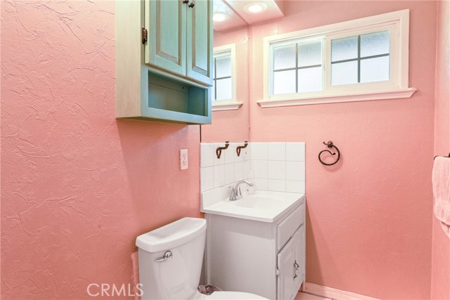 22440 Schoolcraft St., West Hills CA: https://media.crmls.org/medias/9e834a1a-799b-4638-88a6-e0461d4e987f.jpg