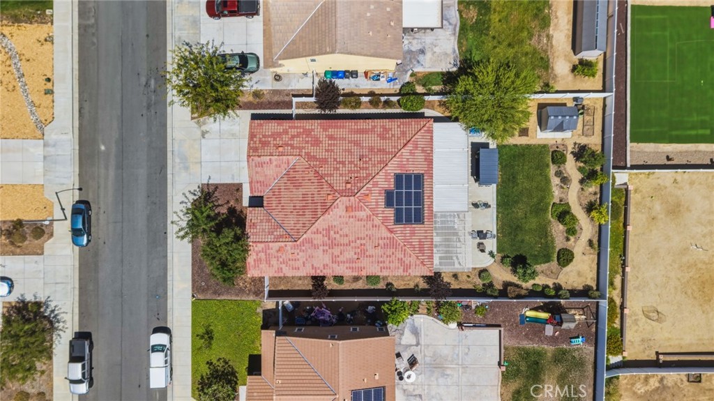 https://media.crmls.org/medias/9e839115-b96f-440e-834f-56fbbb718a58.jpg?preset=X-Large