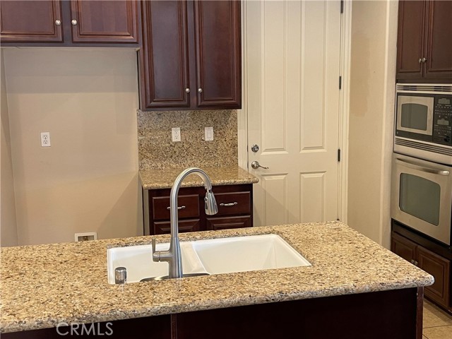 5307 Rose Arbor Lane, Bakersfield CA: https://media.crmls.org/medias/9e83df3d-a6a1-4daa-b47f-9a858baa520a.jpg