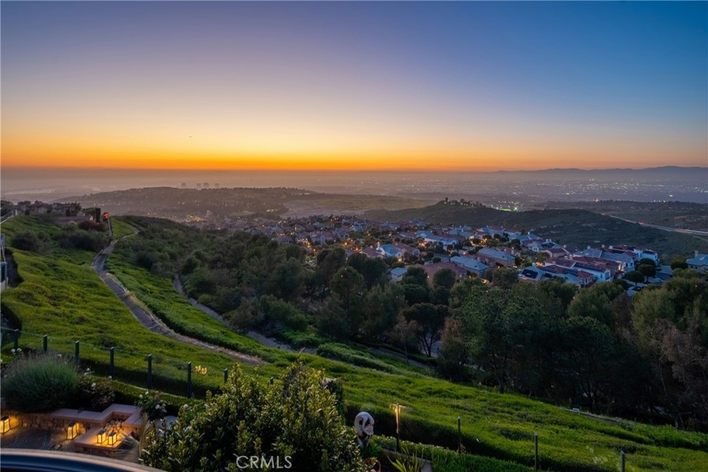 https://media.crmls.org/medias/9e843803-e906-4421-b042-1fc4437c6c9e.jpg?preset=X-Large
