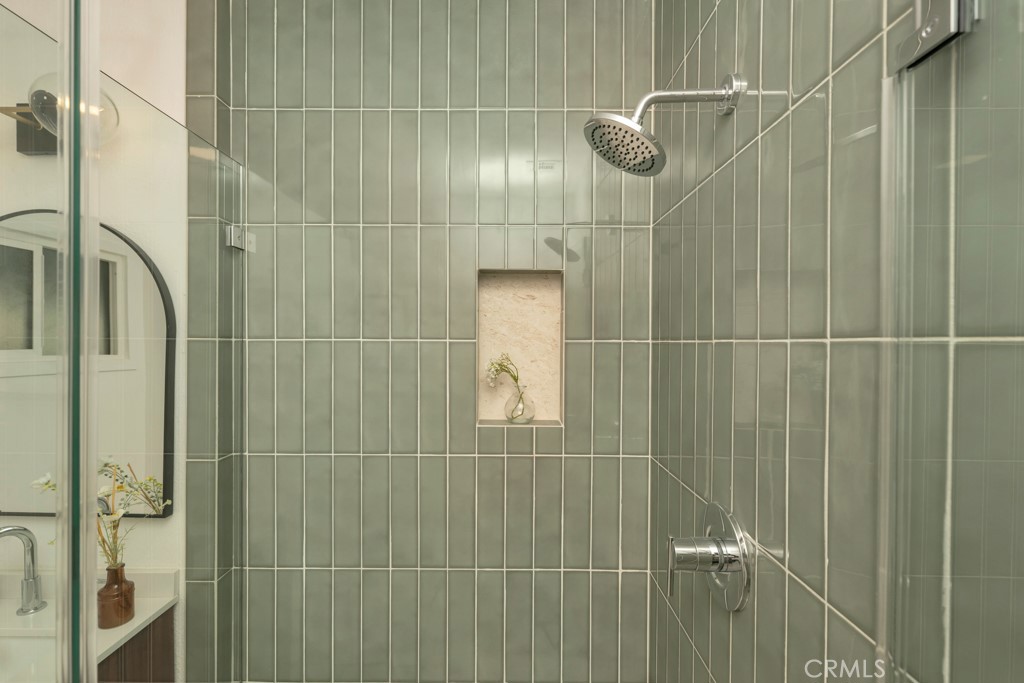 https://media.crmls.org/medias/9e84fe43-73b0-4f44-9cac-659d6f0d60d5.jpg?preset=X-Large